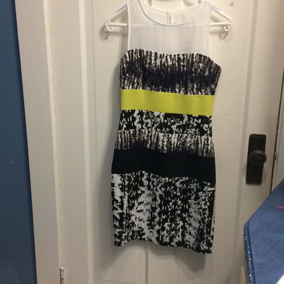 BCBG MAXAZRIA Dress Size 2 - Picture 2 of 11